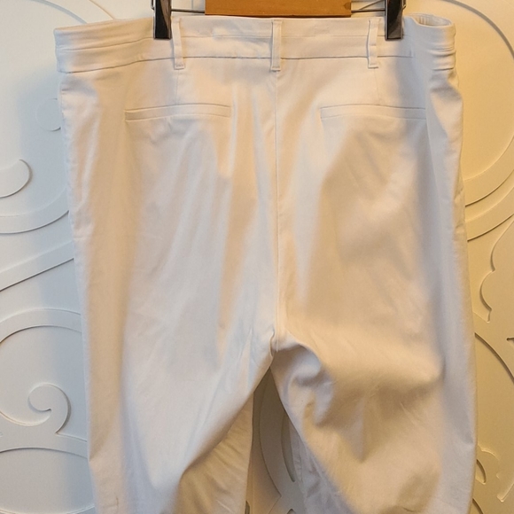 ππHOST PICKπ 3 for $30 π White Capri Pants - Size 24 - Picture 5 of 6